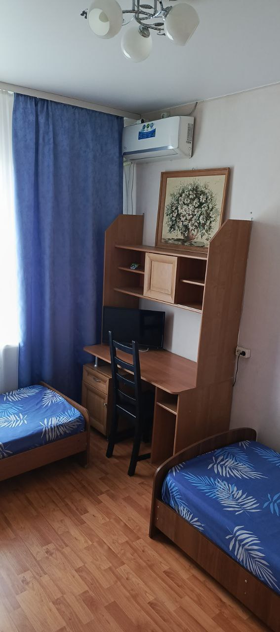 Детская/спальня с двумя кроватями